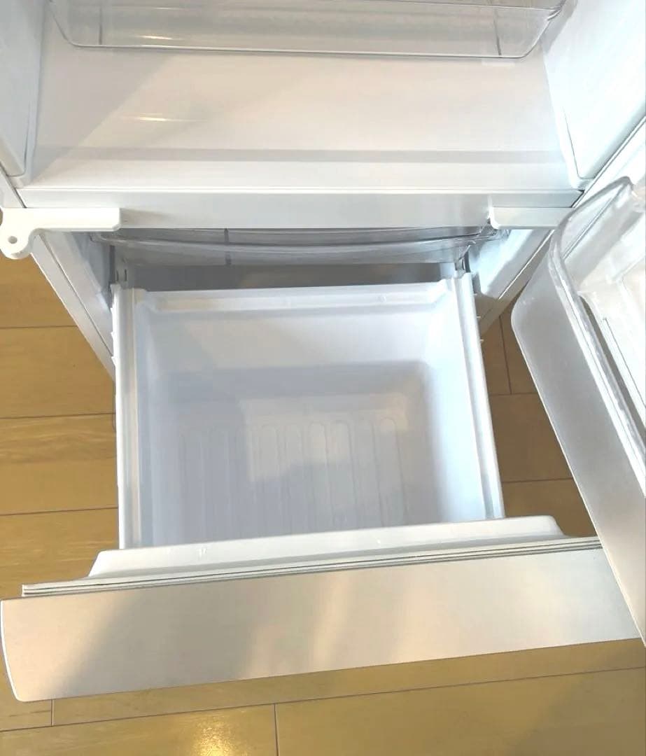 【送料込み】シャープ 冷蔵庫 SJ-GD14C-W 137L 【マット付き】