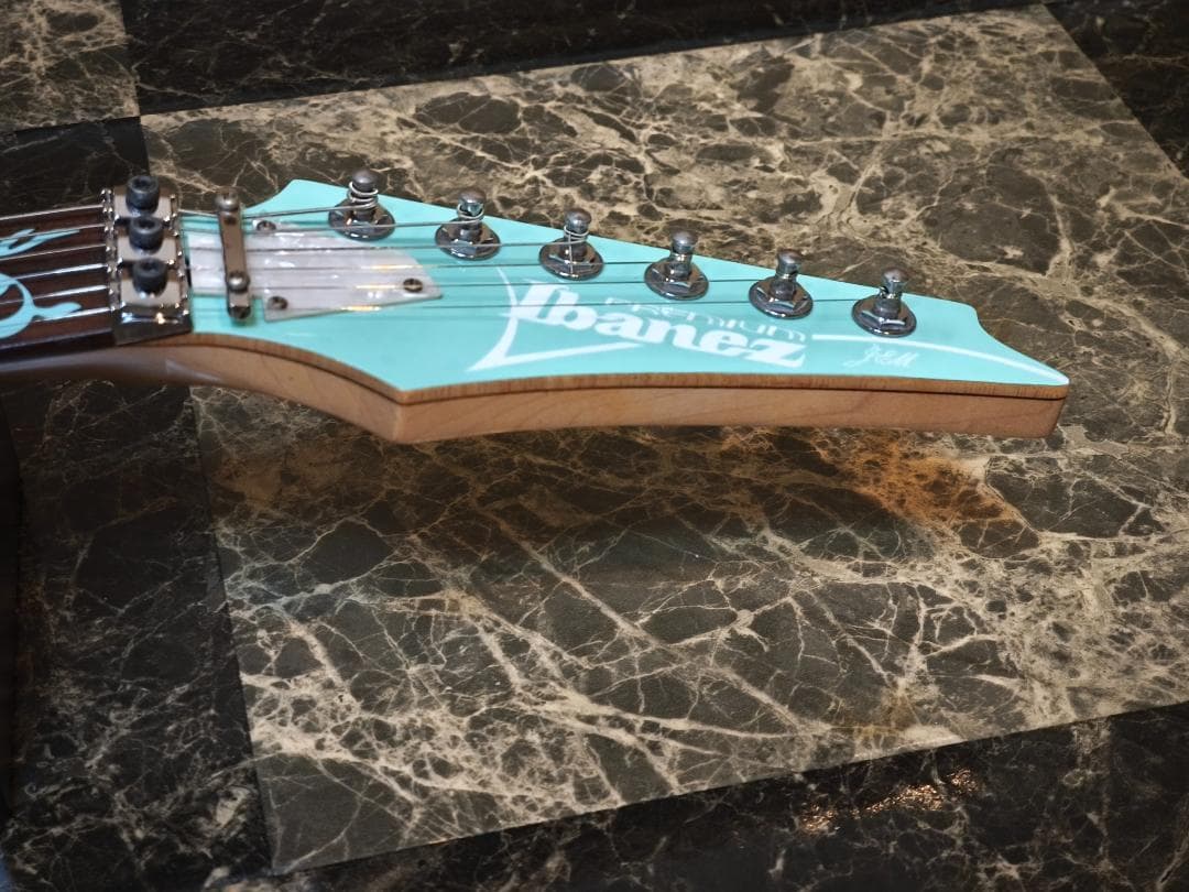 ☆彡Ibanez（アイバニーズ）Steve Vai JEM70V