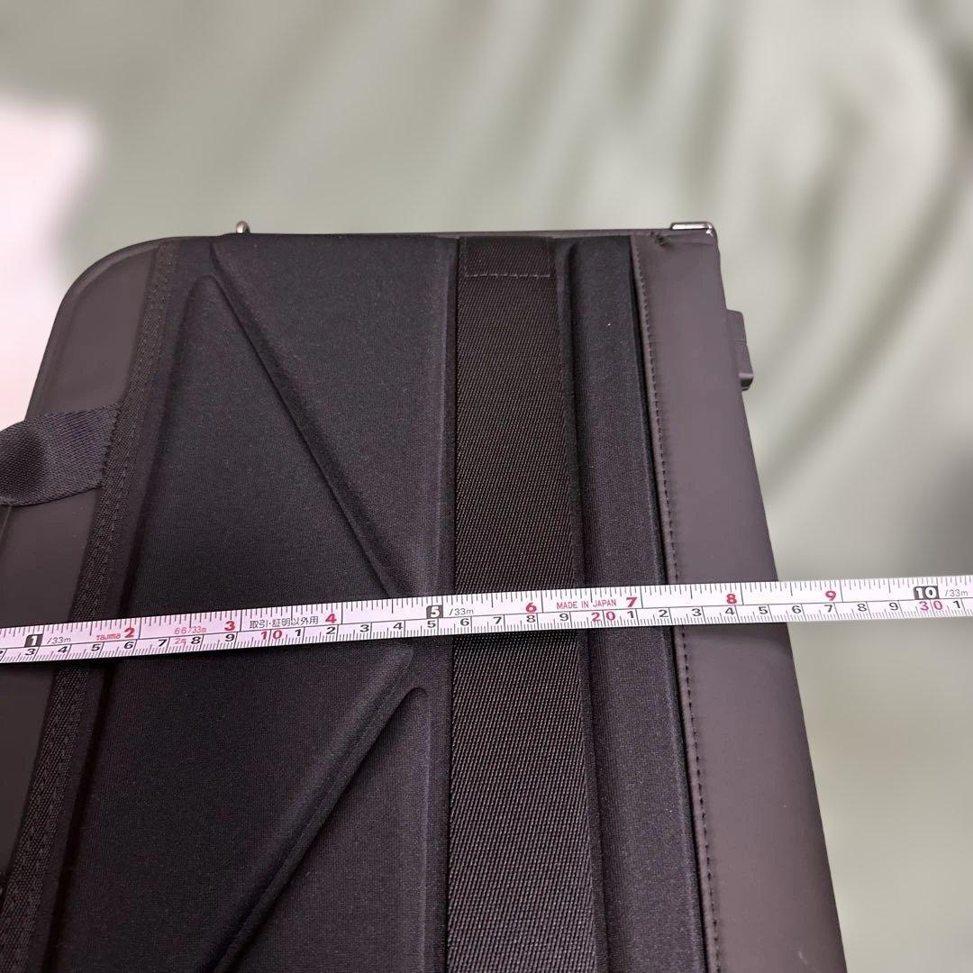 ARTPHERE ブラック ショルダーバッグ