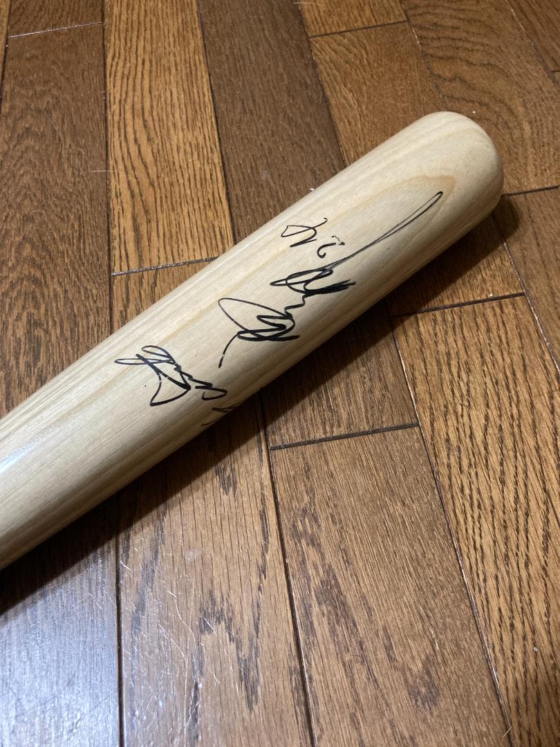 髙橋由伸 直筆サイン入りバット