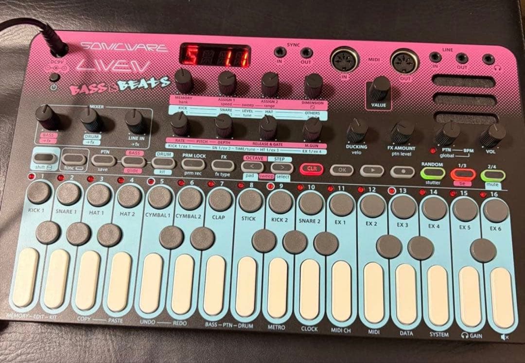 鍵盤楽器 SONICWARE LIVIEW BASS BEATS