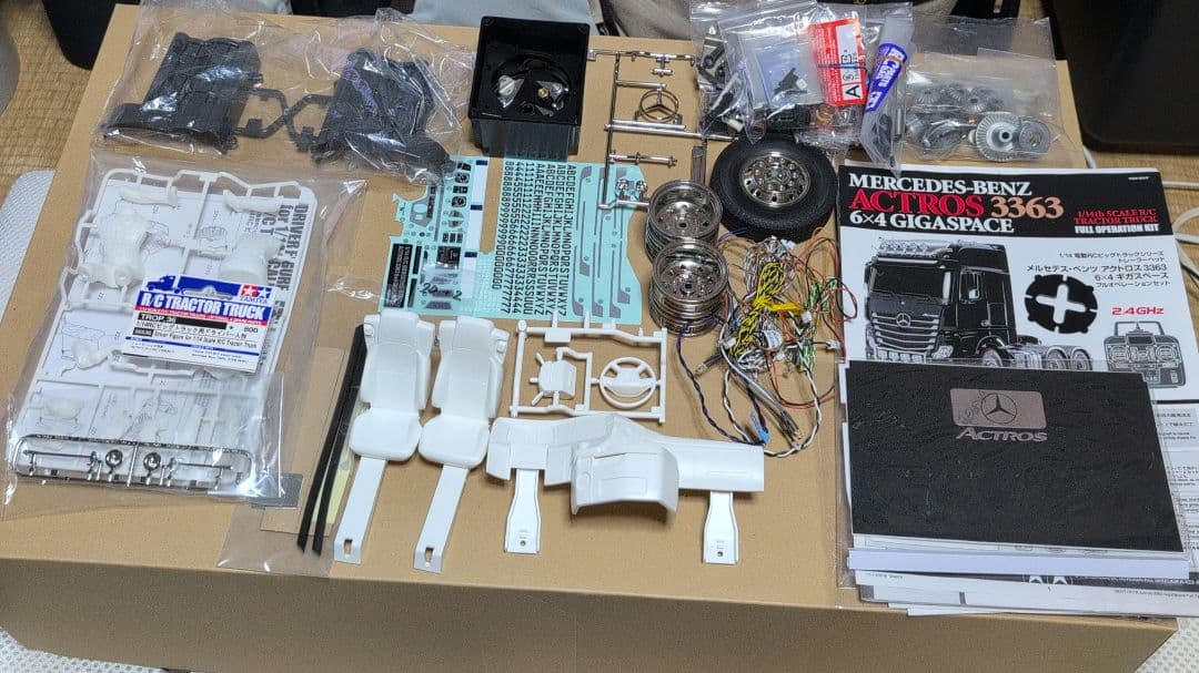 タミヤ1/14 メルセデス・ベンツアクトロス６×4 フルオペ、すぐ遊べます。