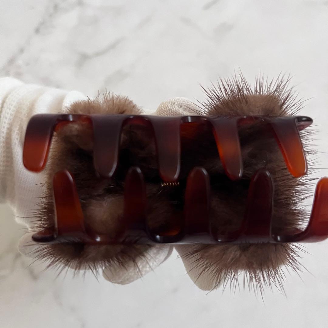 美品　acca アッカ　ミンクファー　スワロフスキー付きヘアクリップ