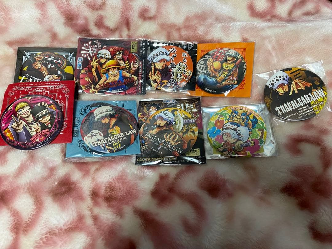 ワンピース　輩缶バッジ　トラファルガー・ロー　セット
