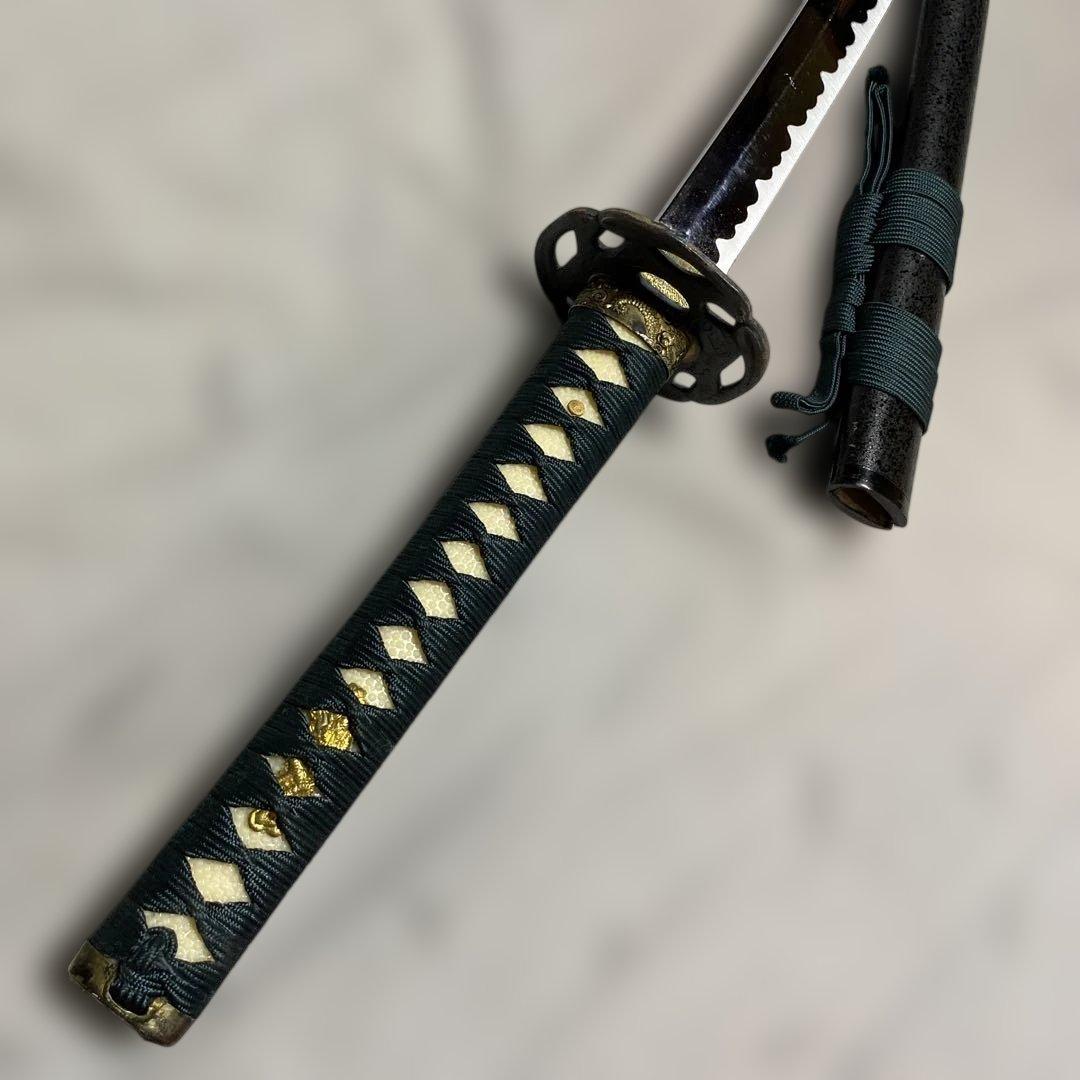 格安模造刀大刀 濃緑柄 波絵透し丸鍔 黒梨地鞘