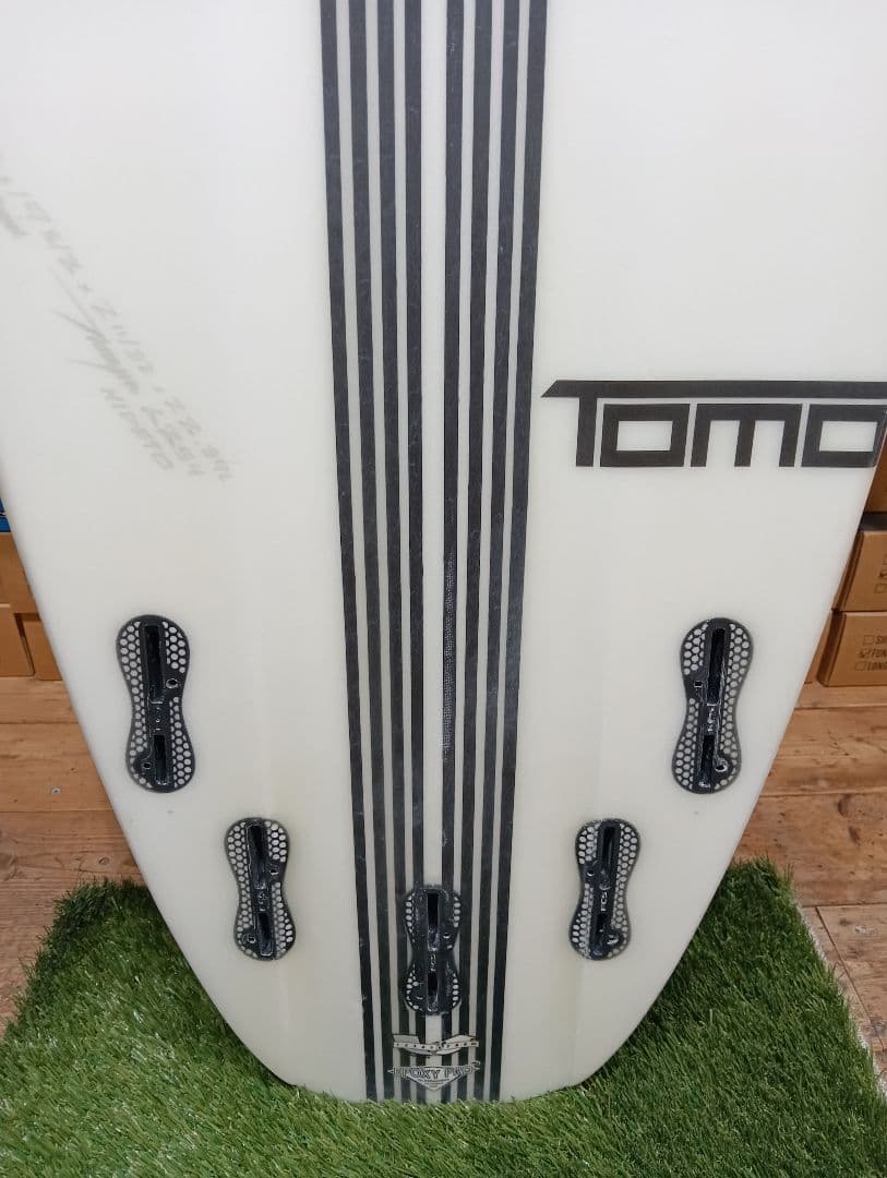 TOMO サーフボード　EVO ショートボード　5.5 fcs2 フィン