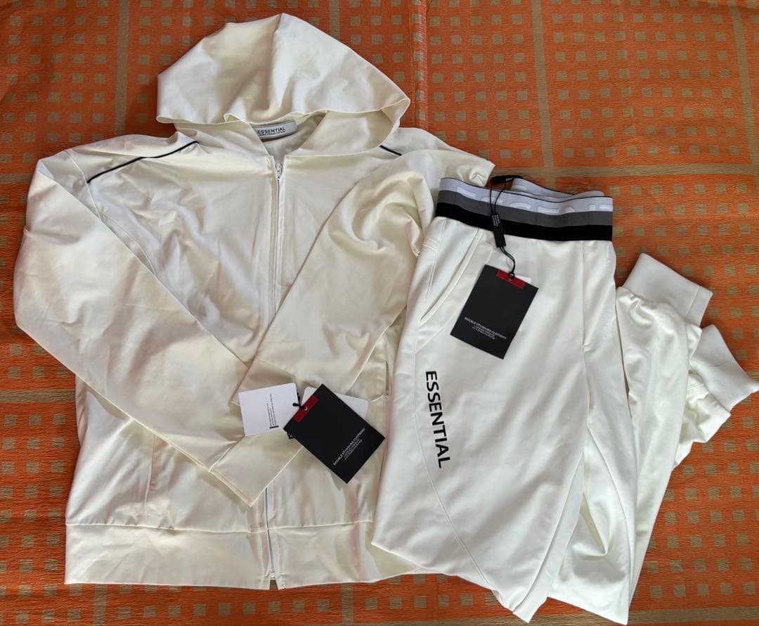 新品　エッセンシャル　ESSENTIAL 上下 フーディーセット　42900円