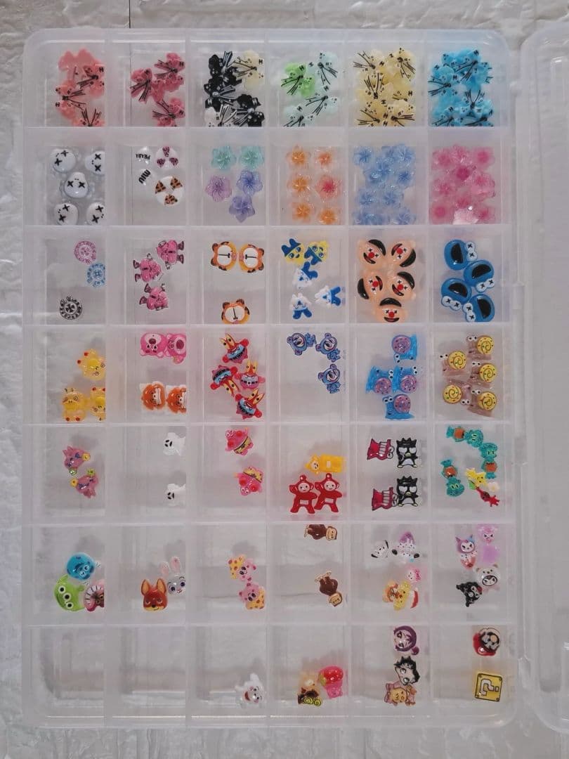 ネイルパーツ大量 ケース入り9箱セット 多様なデザイン