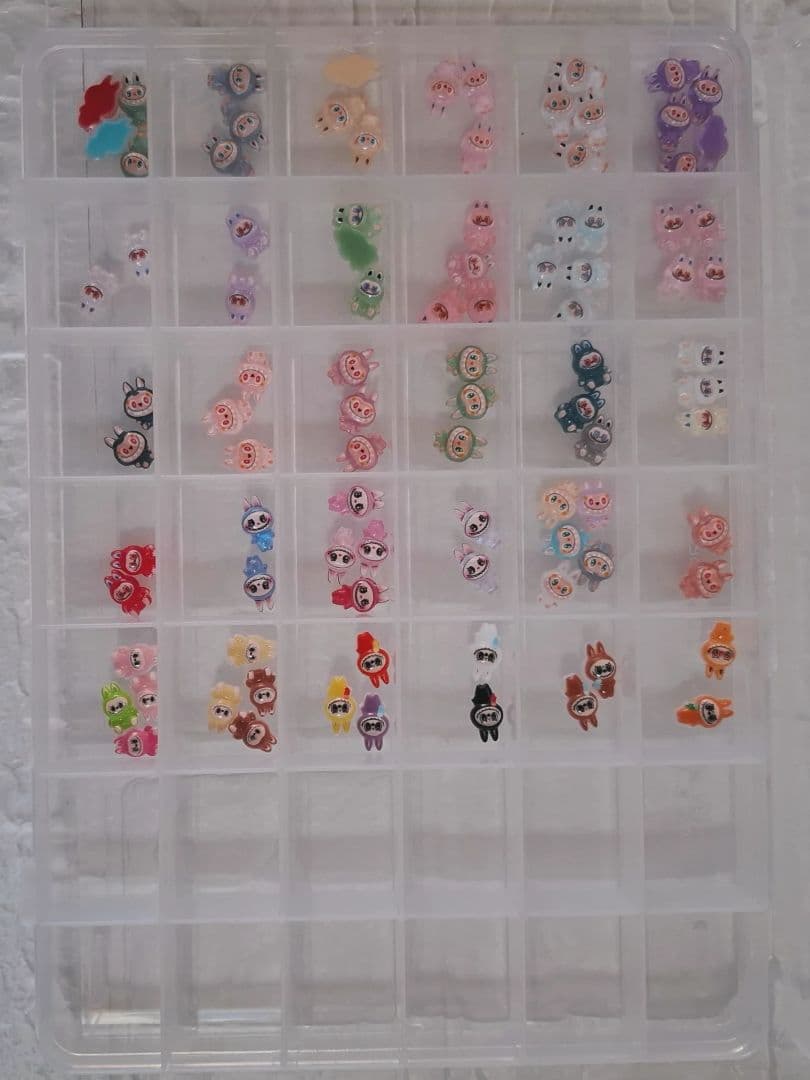 ネイルパーツ大量 ケース入り9箱セット 多様なデザイン