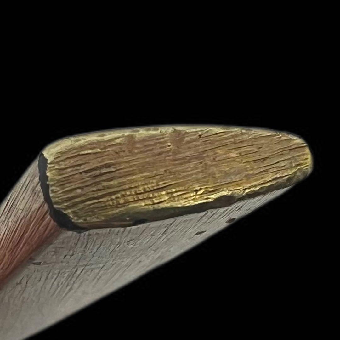 赤銅魚子地据紋哺金親子馬図小柄　後藤　京金工