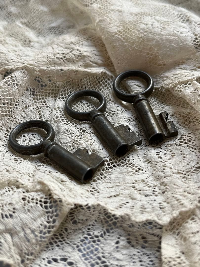 ◆フランスアンティーク｜まとめ売りミニキー鍵小さい金属輪っかシルバーブロンズ幸運