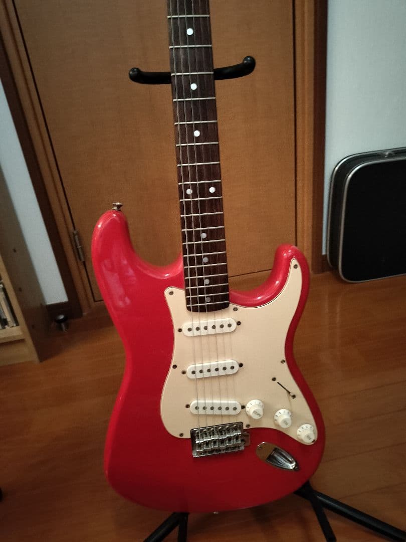 Squier ストラトキャスター　by fender スクワイア　エレキギター