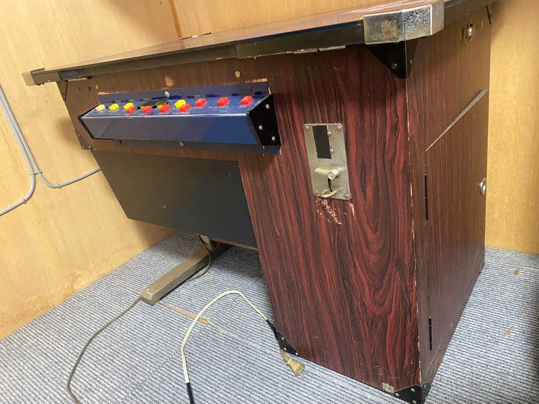 電子ポーカー台　機械