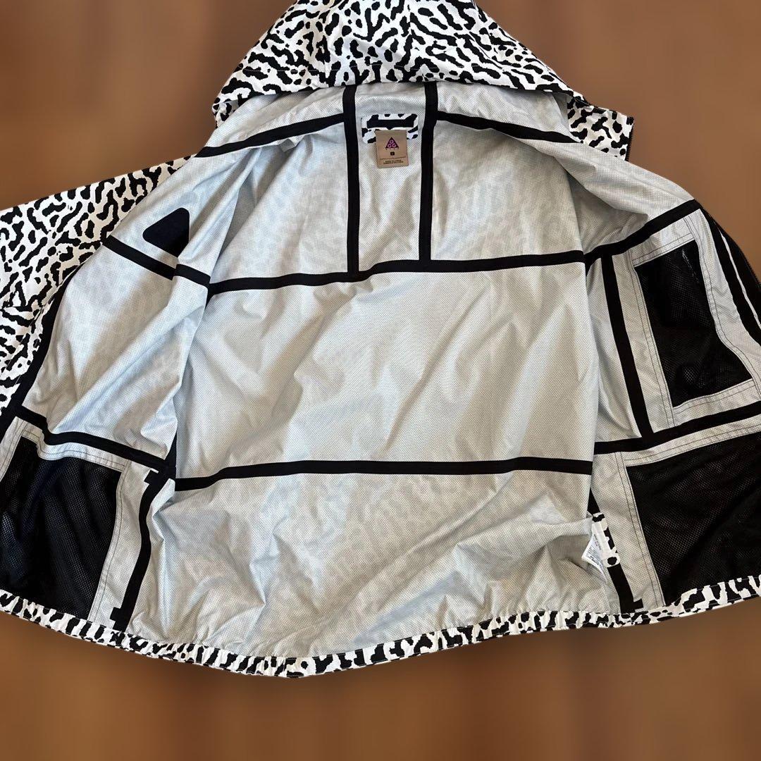 NIKE ACG : パッカブル レインジャケット 黒/白系 ゼブラ柄　Lサイズ