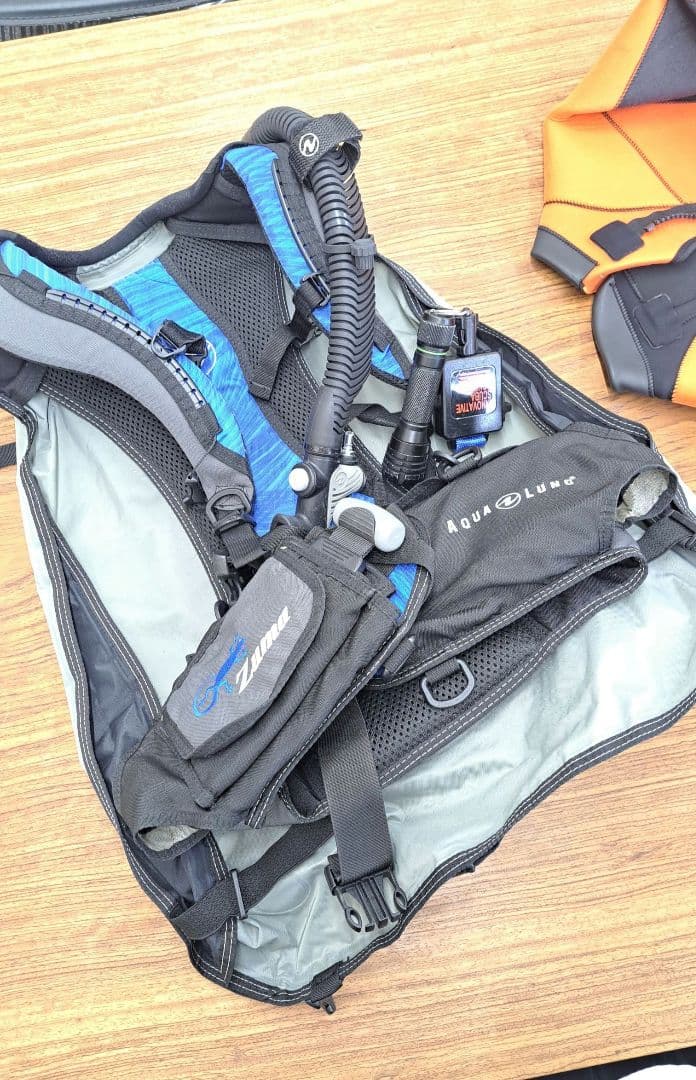 アクアラング　スキューバダイビングセット　ウエットスーツ　ダイビングスーツ