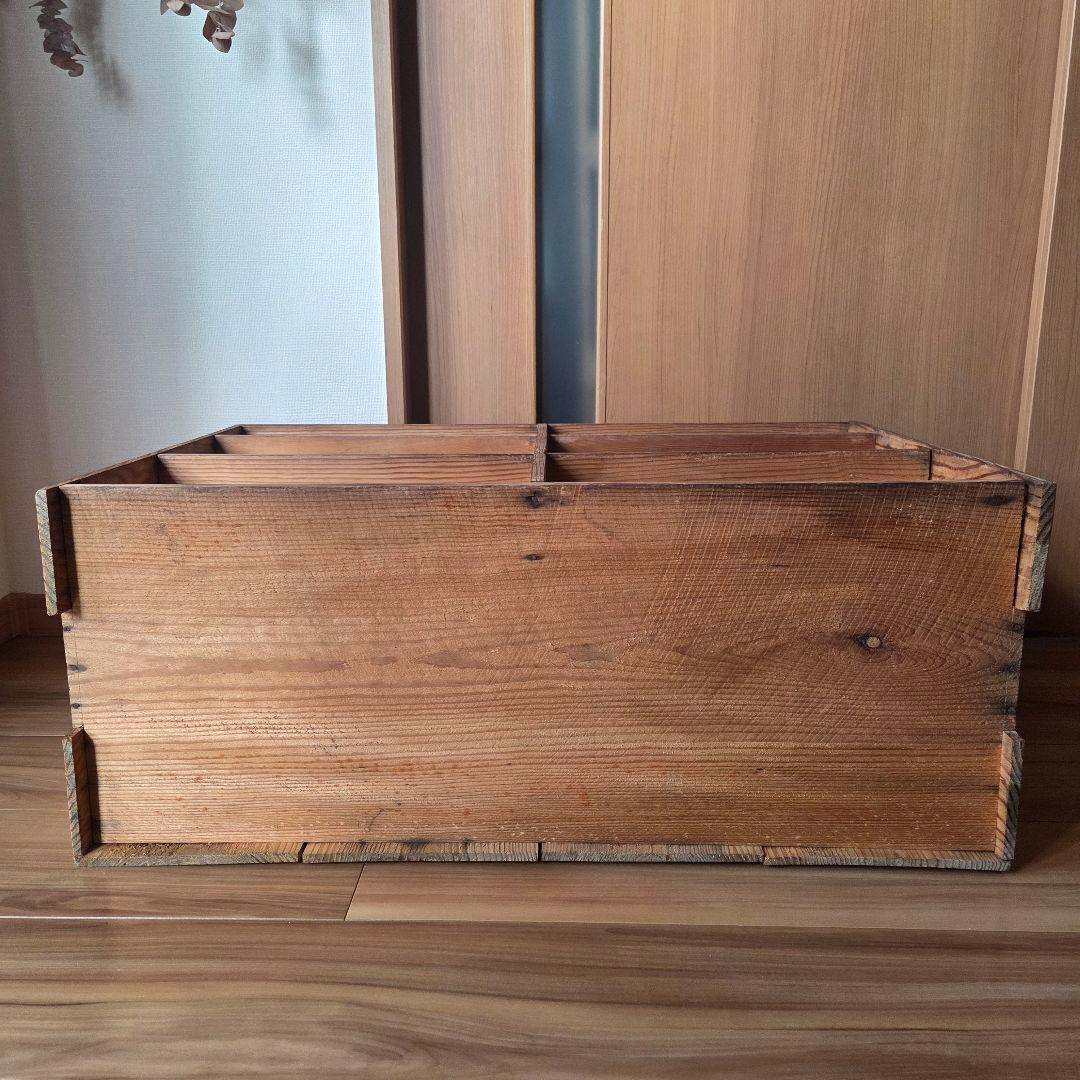 古びた棚　収納棚　オープンラック　アンティーク　古家具　木製棚　ボックス棚