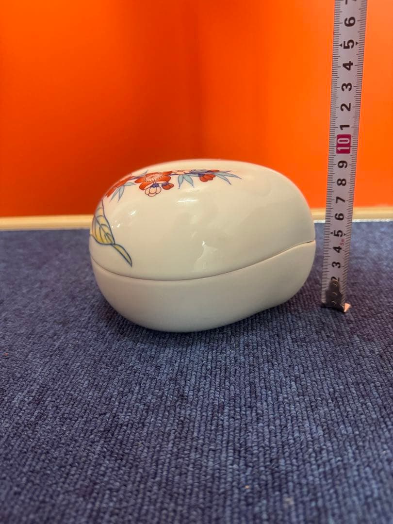 1685 鍋島 畑萬陶苑　色絵桃文 桃形蓋物