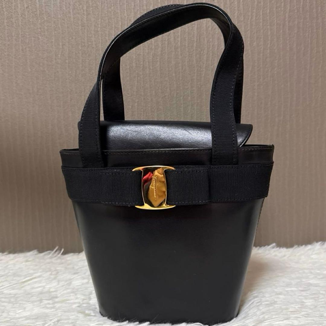 Ferragamo フェラガモ ハンドバッグ ヴァラリボンレザー 革 黒