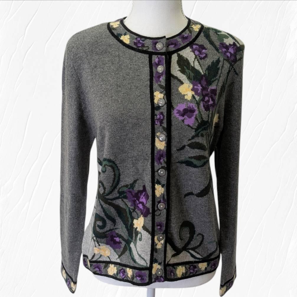 【未使用】高級 カシミヤ １００％ 花柄 グレー系 カーディガン ４２サイズ