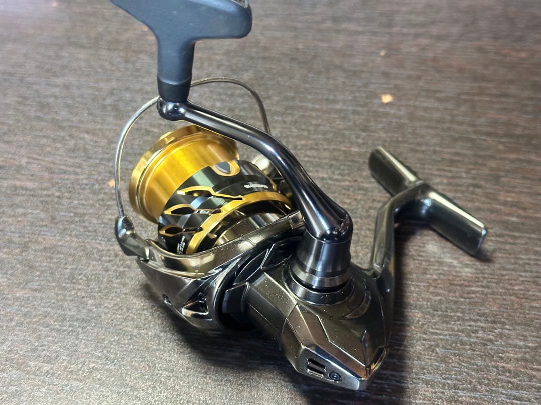 シマノ 20 ツインパワー C3000MHGスピニングリール