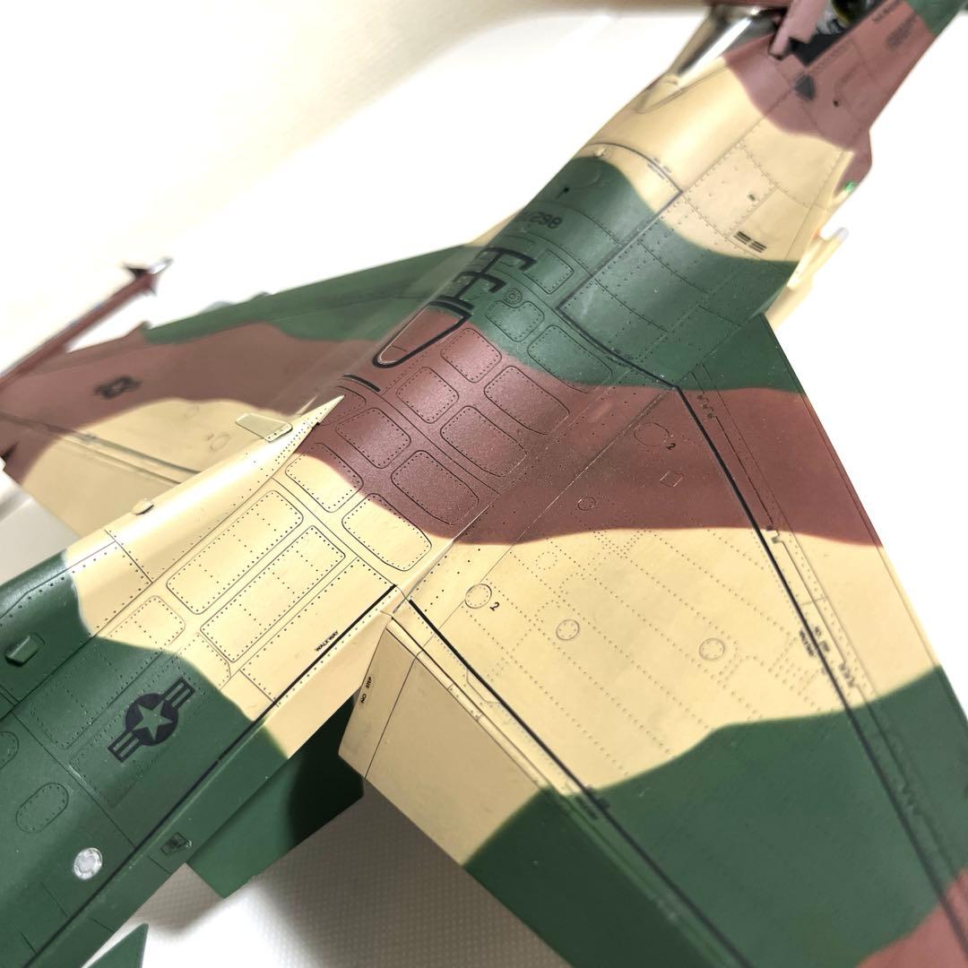 戦闘機プラモデル完成品1/48タミヤF-16アグレッサー