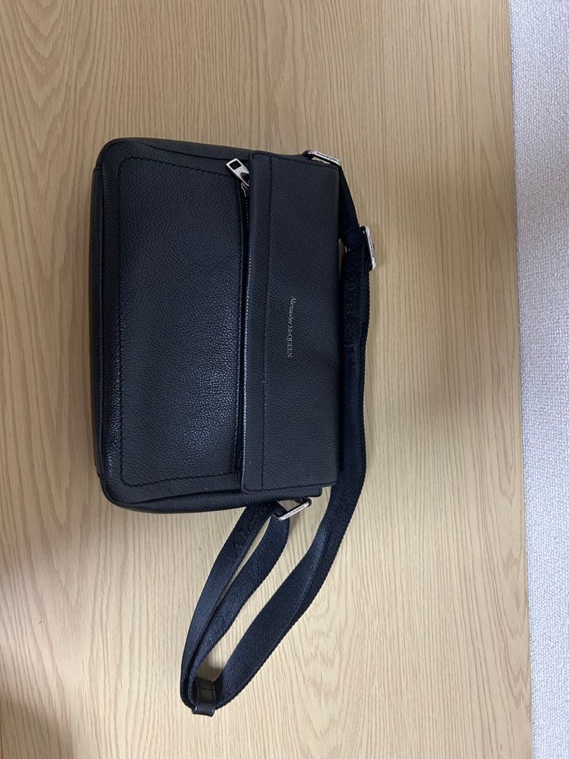 ALEXANDER McQUEEN メッセンジャー