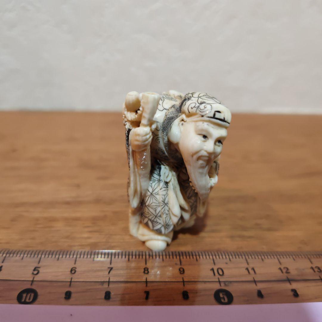 時代提物 七福神根付 天然素材 在銘【寿老人】高約4.9cm 重さ約33ｇ 長寿