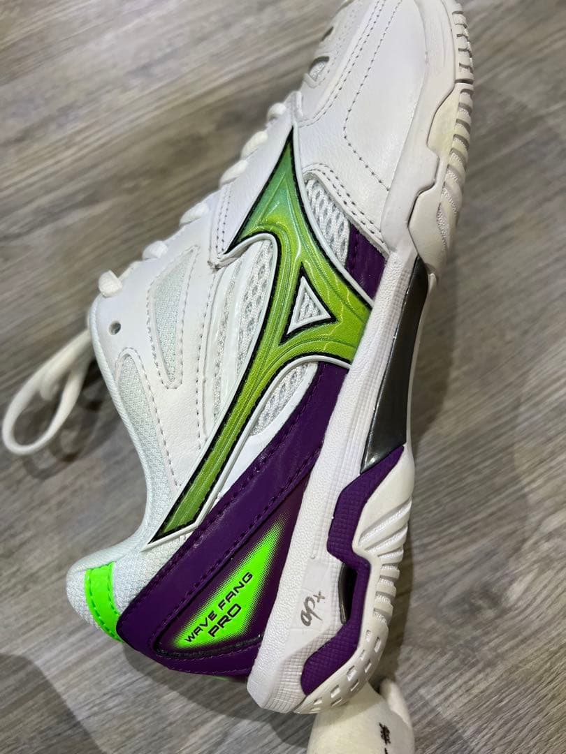 セール中❤️ミズノ バドミントンシューズ ウエーブファング PRO 23.0センチ