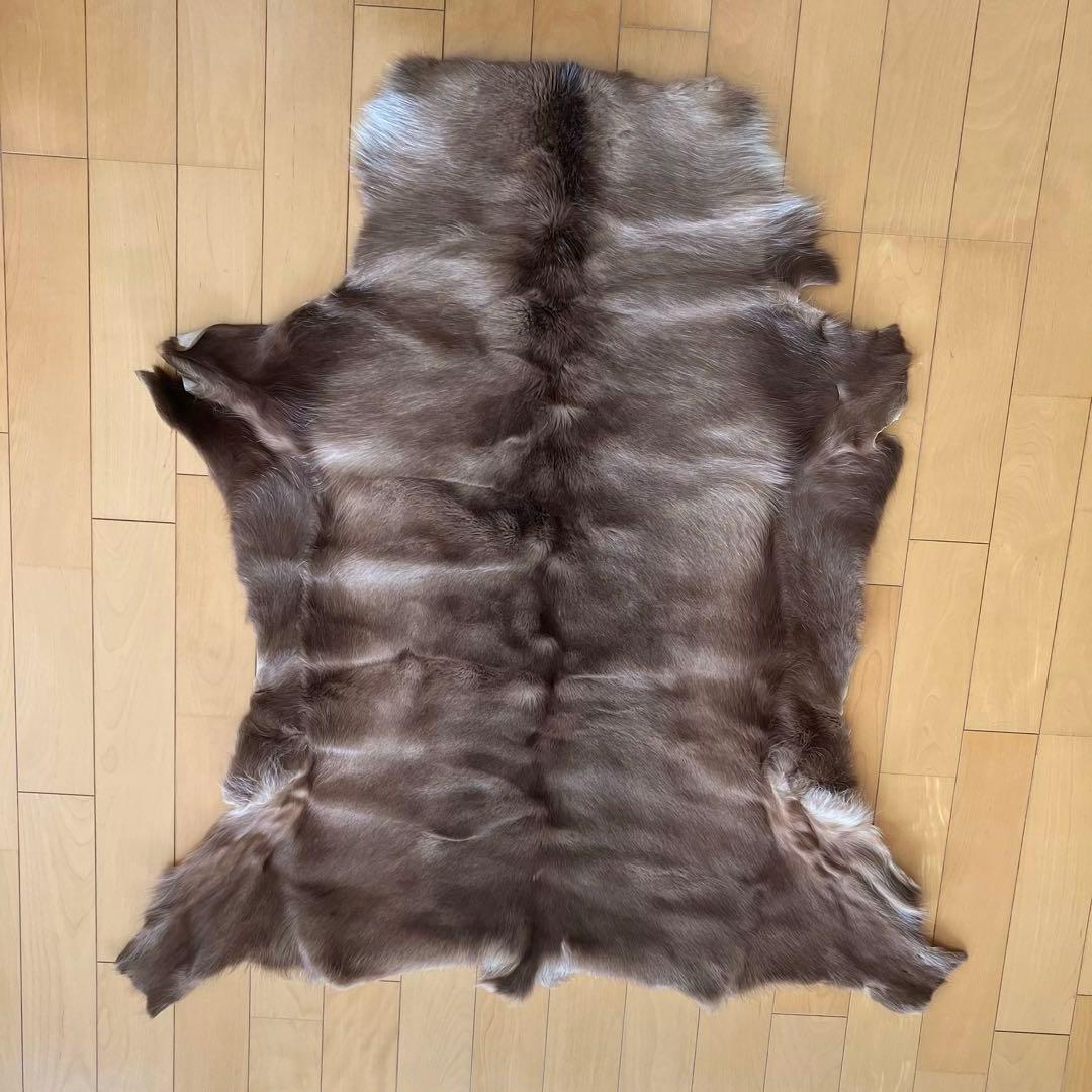 トナカイ毛皮　敷物　北欧　インテリア