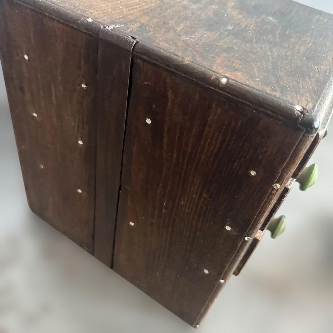 お値下げ❣️ヴィンテージ　グリーンの取っ手がとても可愛い❣️木製4段引き出し箪笥