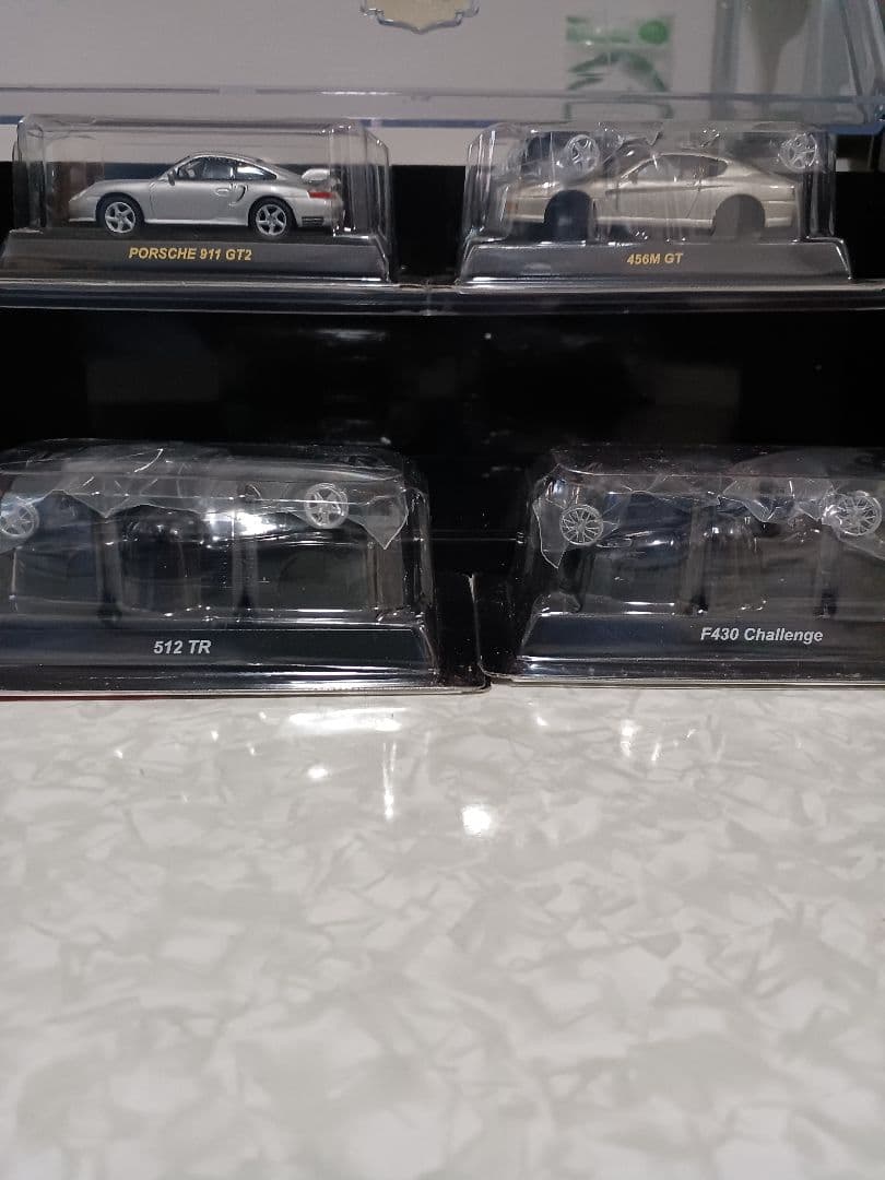 京商　1/64 フェラーリ　ポルシェミニカー