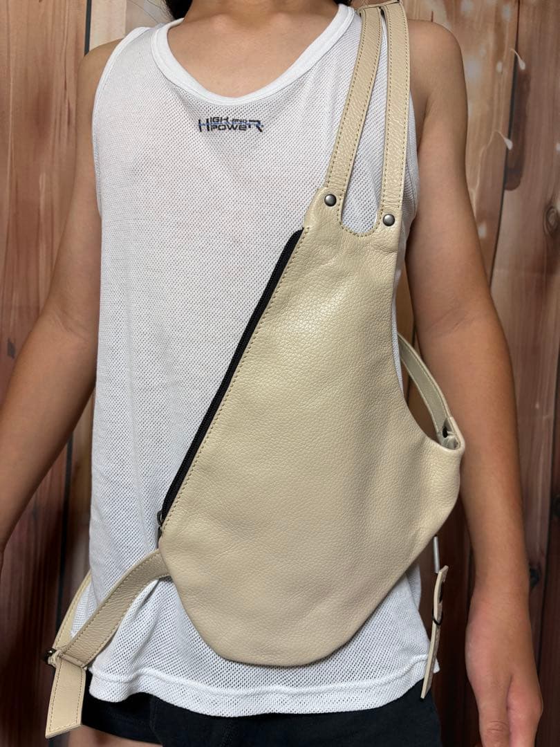 sarah pacini 本革レザー ボディバッグ ショルダーバッグベージュ