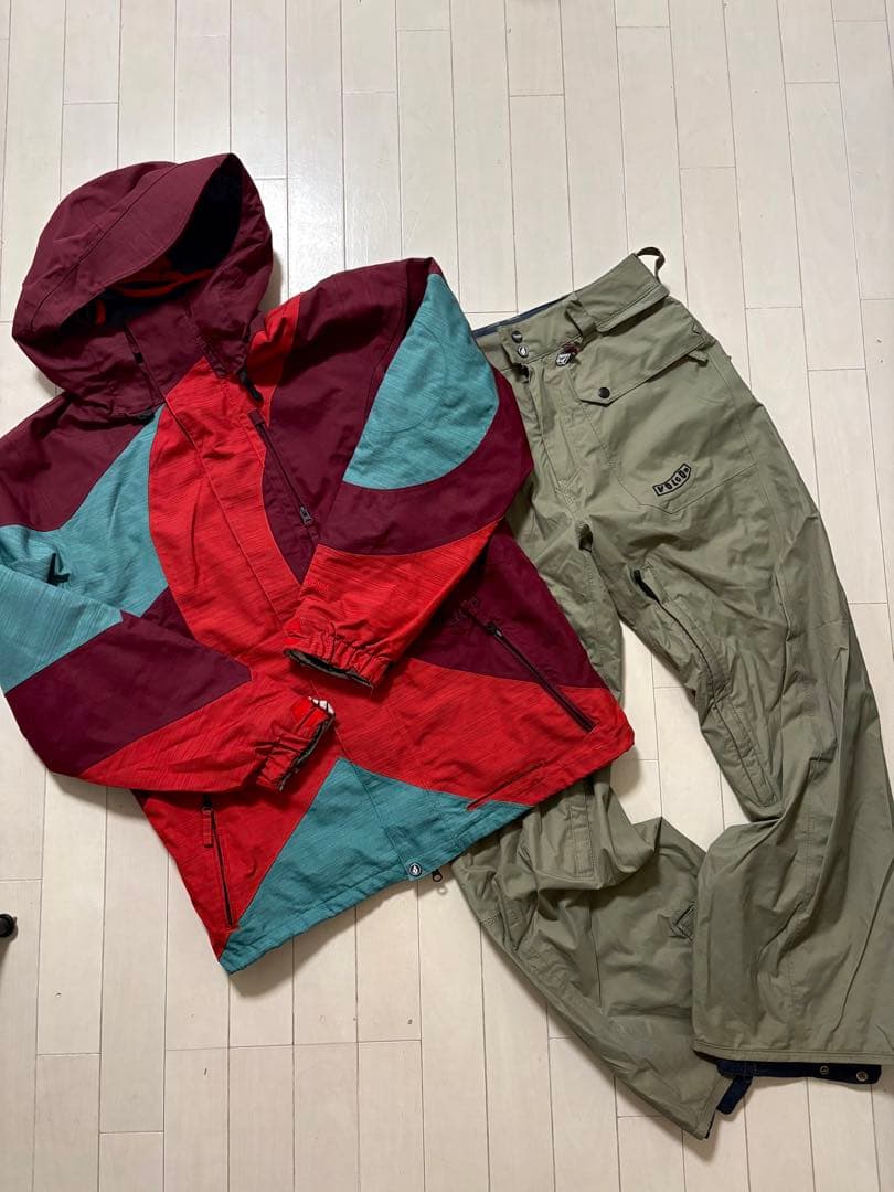 volcom ボルコム　スノーボードウェア&パンツ　上下セット　エルゴ