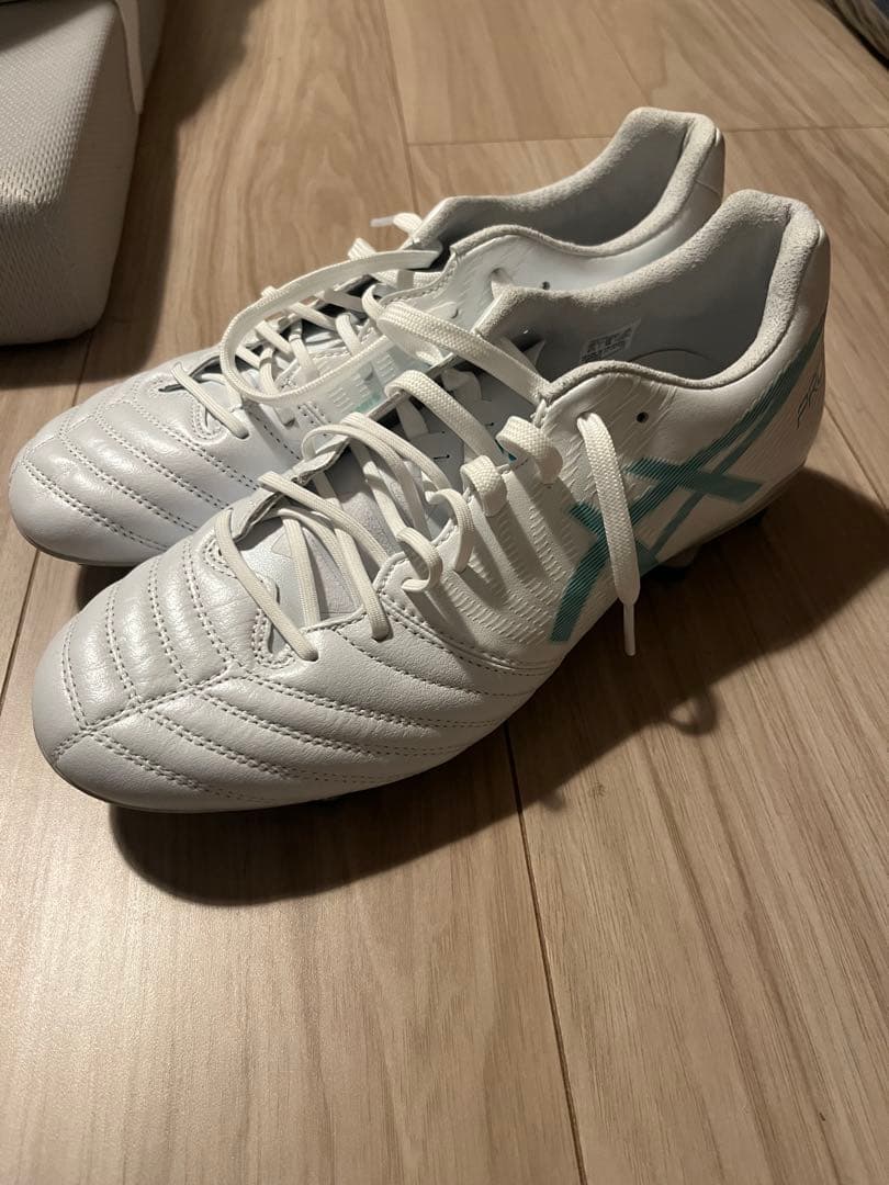 サッカースパイク 25.5cm asics