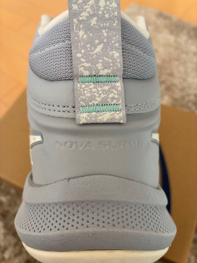 ASICS NOVA SURGE3 グレー ハイカット バスケットシューズ