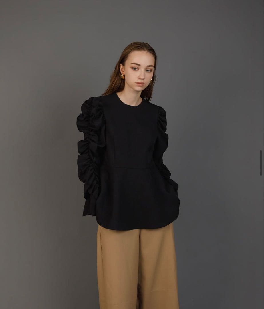 Heveヘイヴ　シャーリングペプラムブラウス　長袖　ブラック