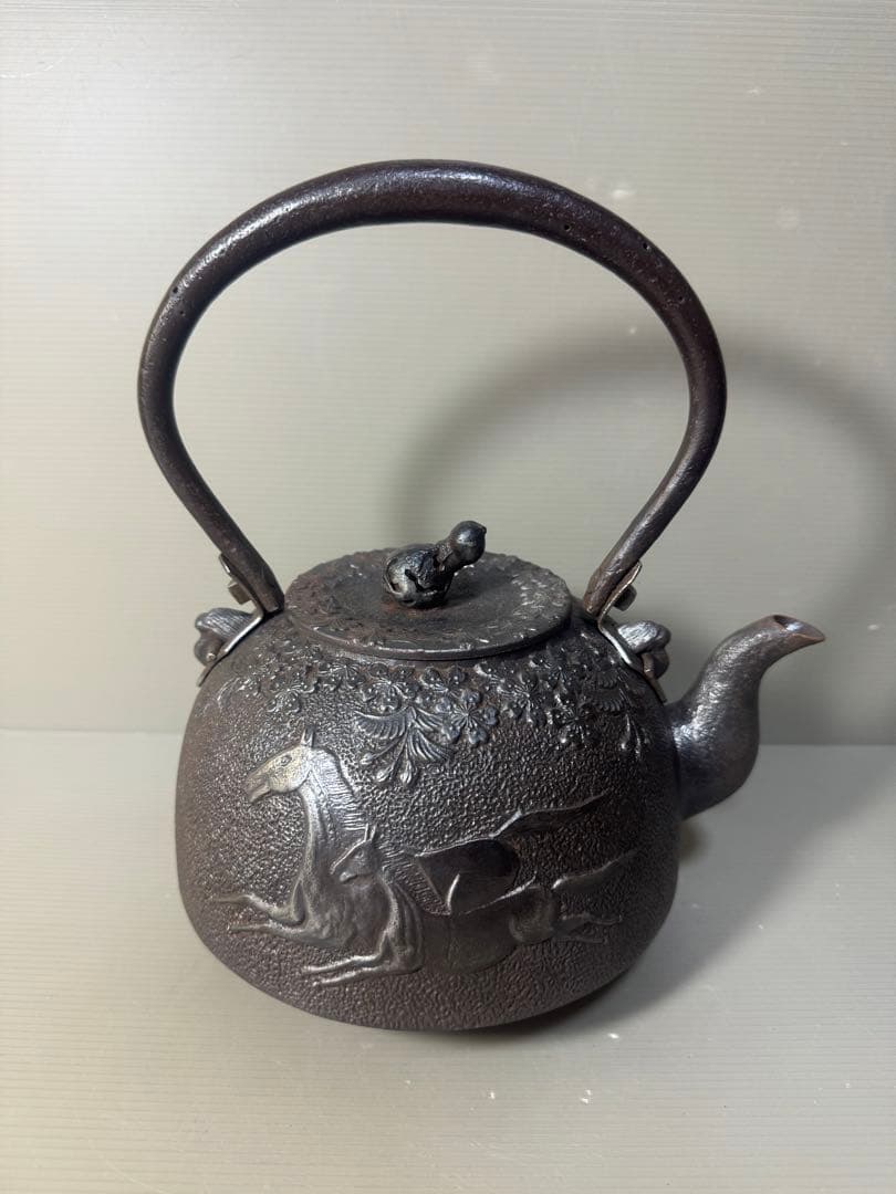 2423 南部鉄器　秀山作　鉄瓶　瓢箪　馬文