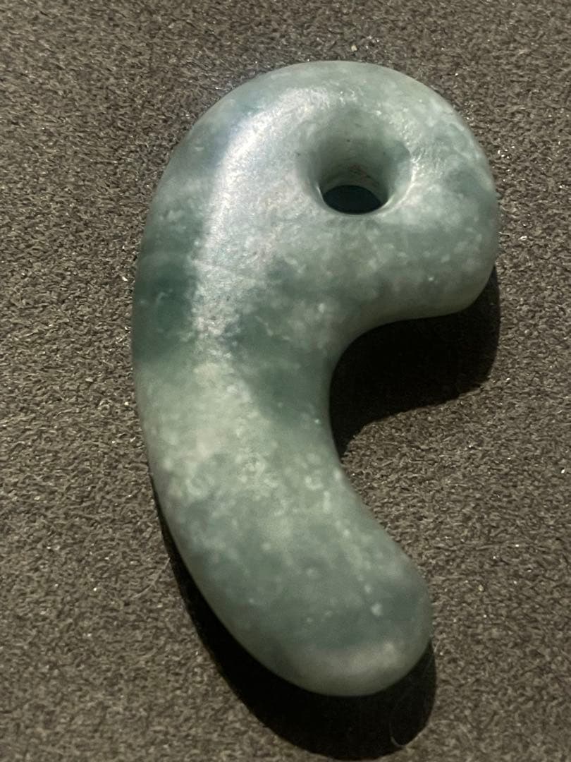 古墳期後期　翡翠勾玉　出土品