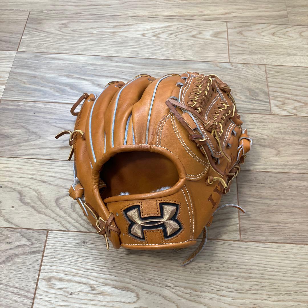 アンダーアーマー 硬式用　グローブ　内野手用　美品