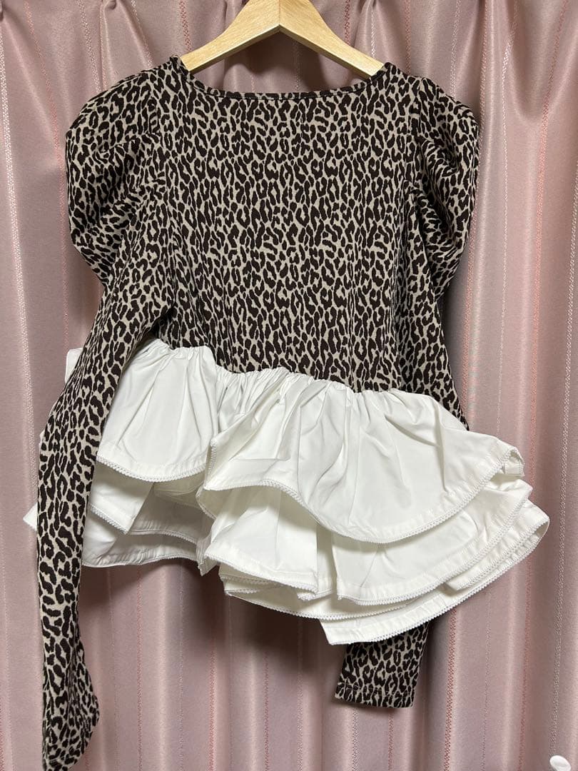 トップス bibiy EFFIE PEPURAMU LEOPARD TOP
