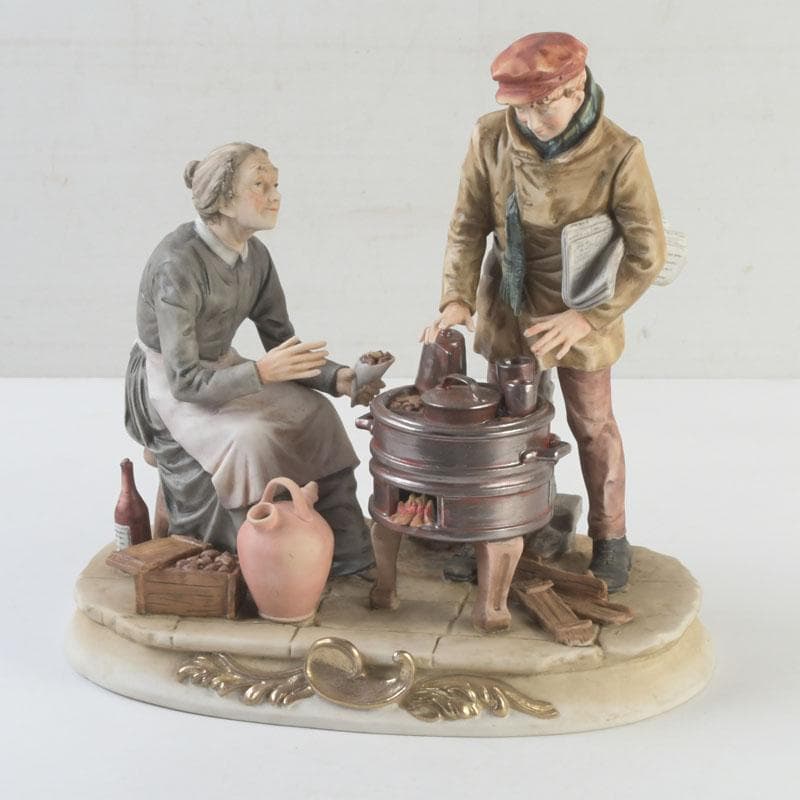 陶器人形　フィギュリン　青年と老婆　置物　C　9304A