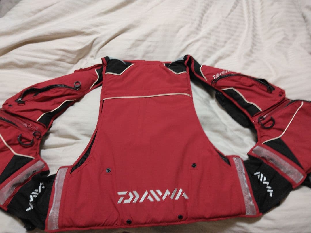 ダイワ　バリアテック枕付フロートベスト　レッド　L