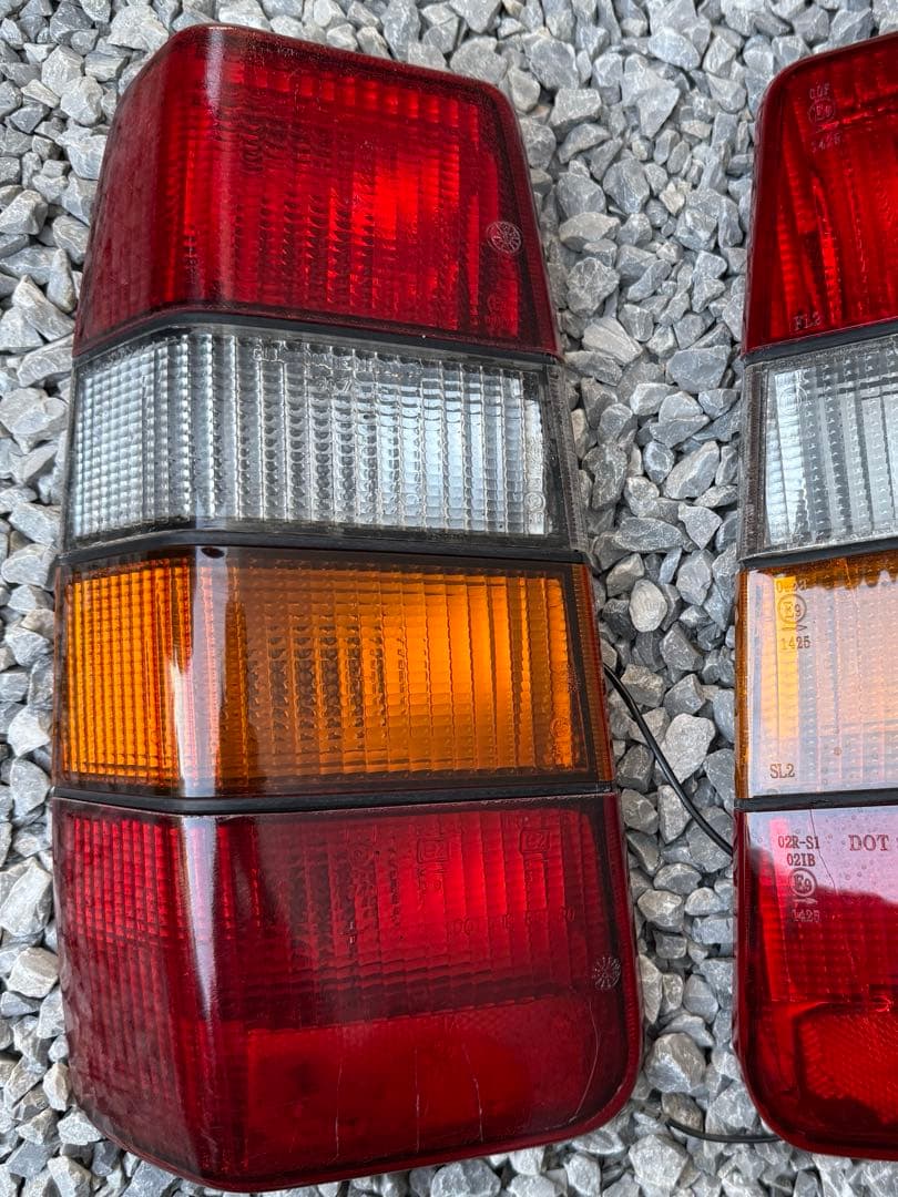 s*7様 ボルボ240ワゴン用テールランプ　左側　純正フランス製