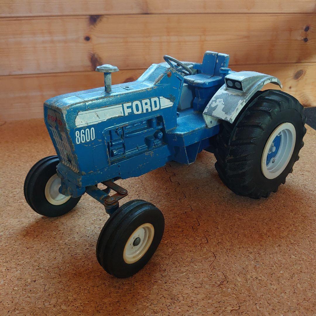 Ford 8600 Tractor トラクター ビンテージ
