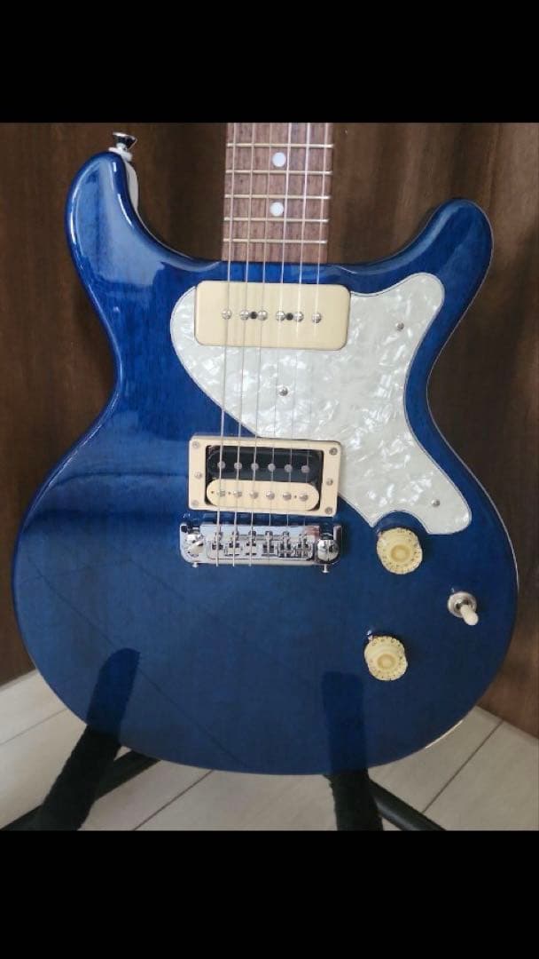 Rabbit is USA-2 Korina 青　P-90+Humbucker