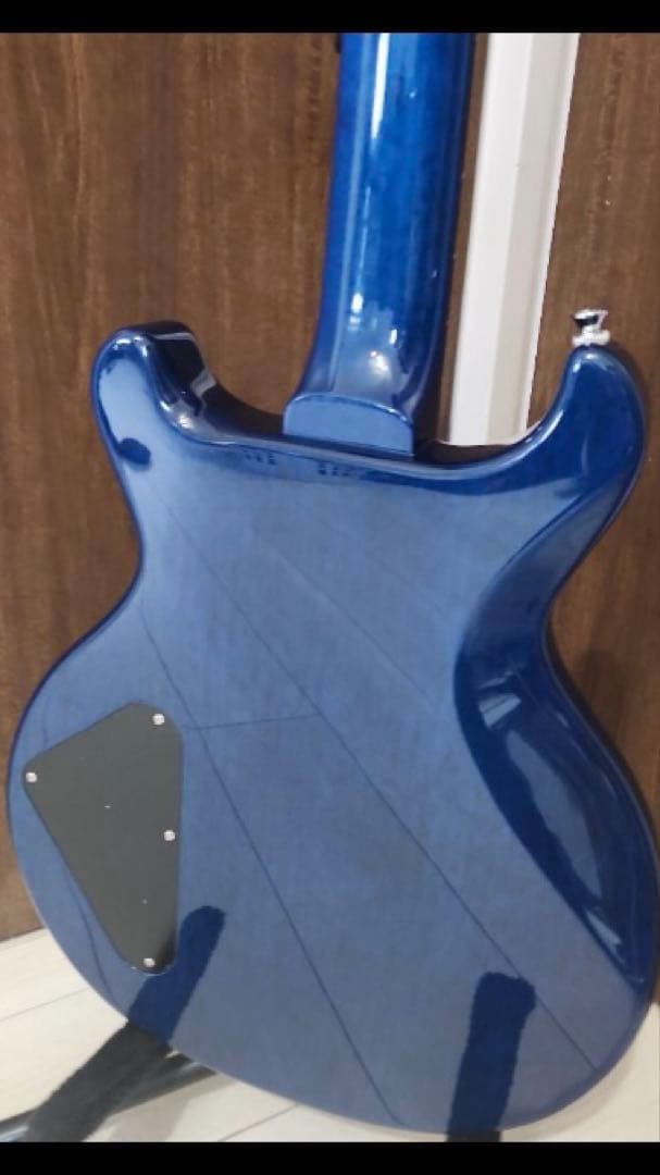 Rabbit is USA-2 Korina 青　P-90+Humbucker