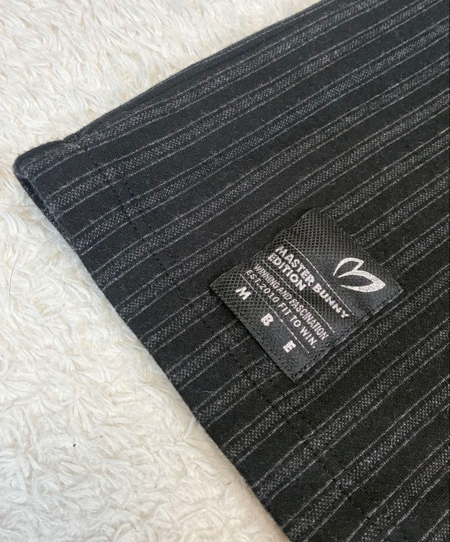 マスターバニーエディション ハイネックシャツ ネックロゴ柄 サイズ6