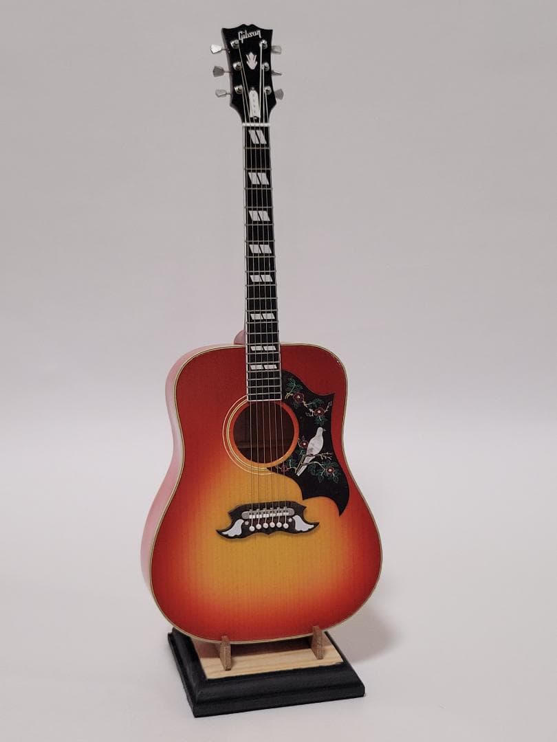 めっしー　Gibson DOVE　ミニチュアギター模型