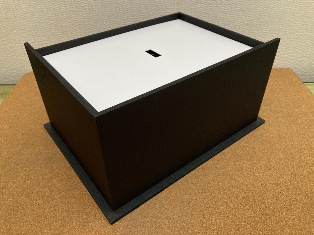 ミニカー用ジオラマ：1/64 ショールームⅢ（鏡面ブラック）／吹き抜けタイプ