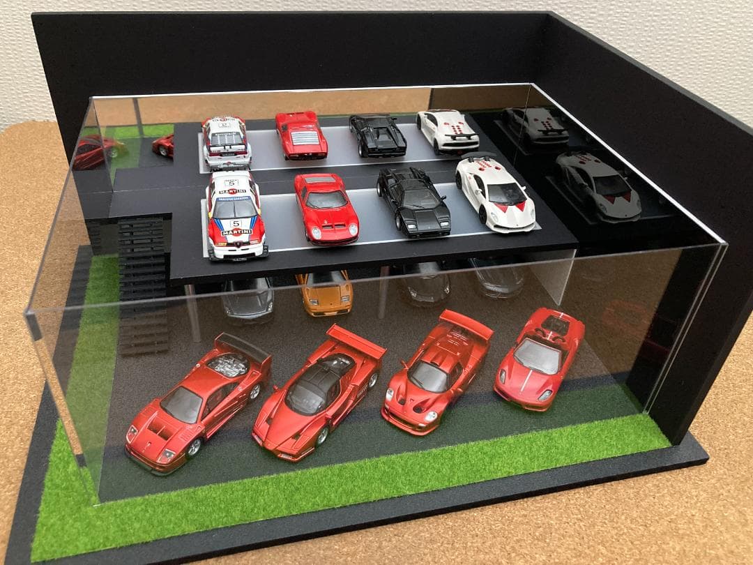 ミニカー用ジオラマ：1/64 ショールームⅢ（鏡面ブラック）／吹き抜けタイプ